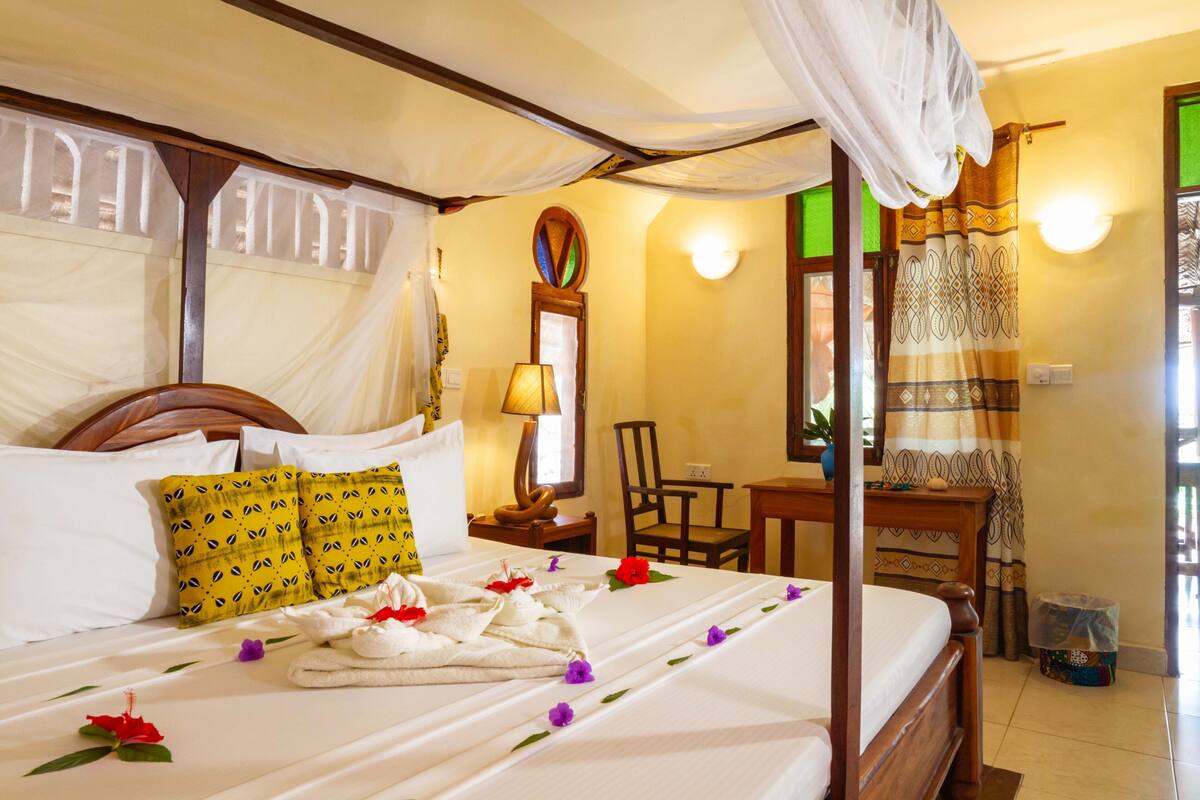 In-room safe, bed sheets