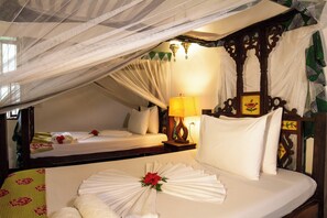 Deluxe Room | In-room safe, bed sheets