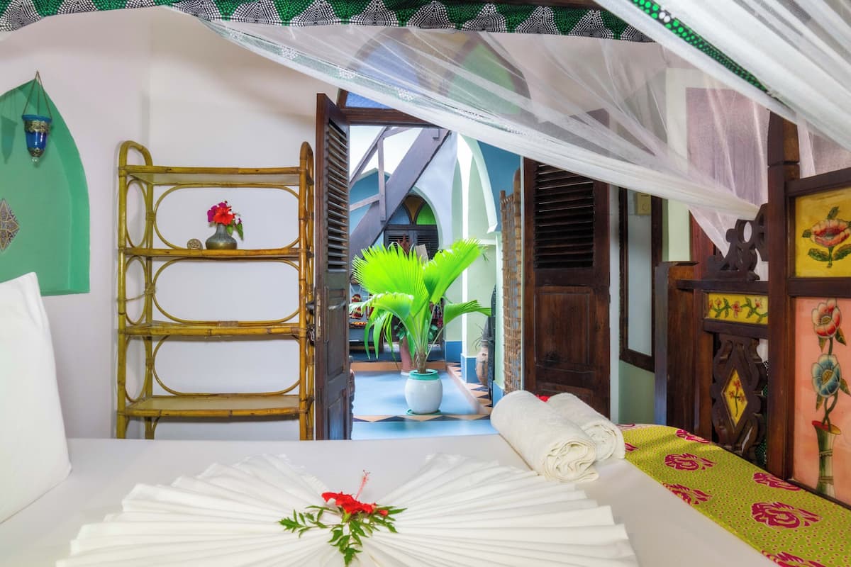 In-room safe, bed sheets