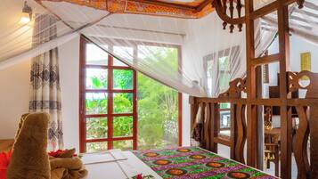 In-room safe, bed sheets