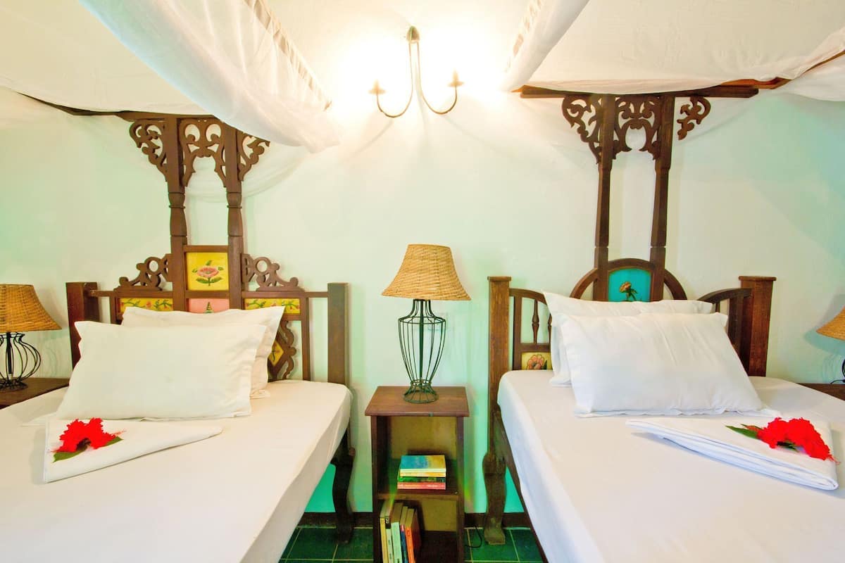 In-room safe, bed sheets