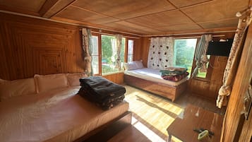 Deluxe Single Room, Mountain View | Desk, laptop workspace, iron/ironing board, free WiFi
