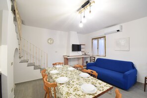 Villa, Balcony, Sea View | Dining room - Casa Rosada (Budoni)