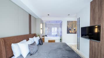 Jakuzi Suit Room | Egyptian cotton sheets, premium bedding, minibar, desk