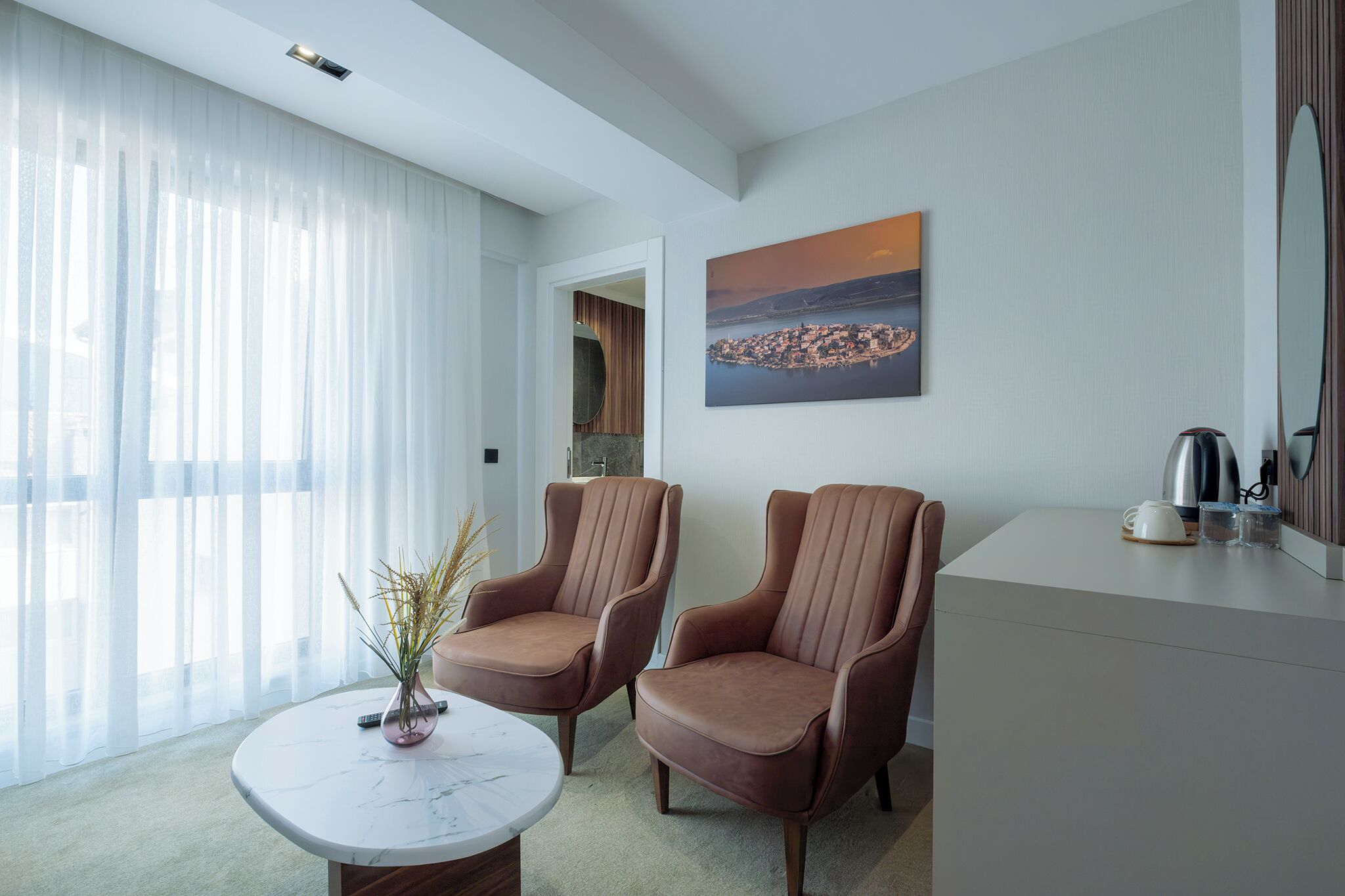 Junior Suit Room | ผ้าปูที่นอนฝ้ายอียิปต์, เครื่องนอนระดับพรีเมียม, มินิบาร์, โต๊ะทำงาน