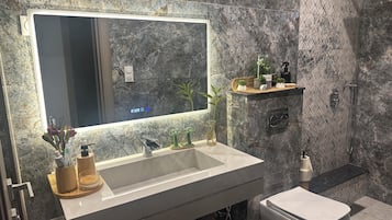 Jetted bath, hair dryer, towels, soap