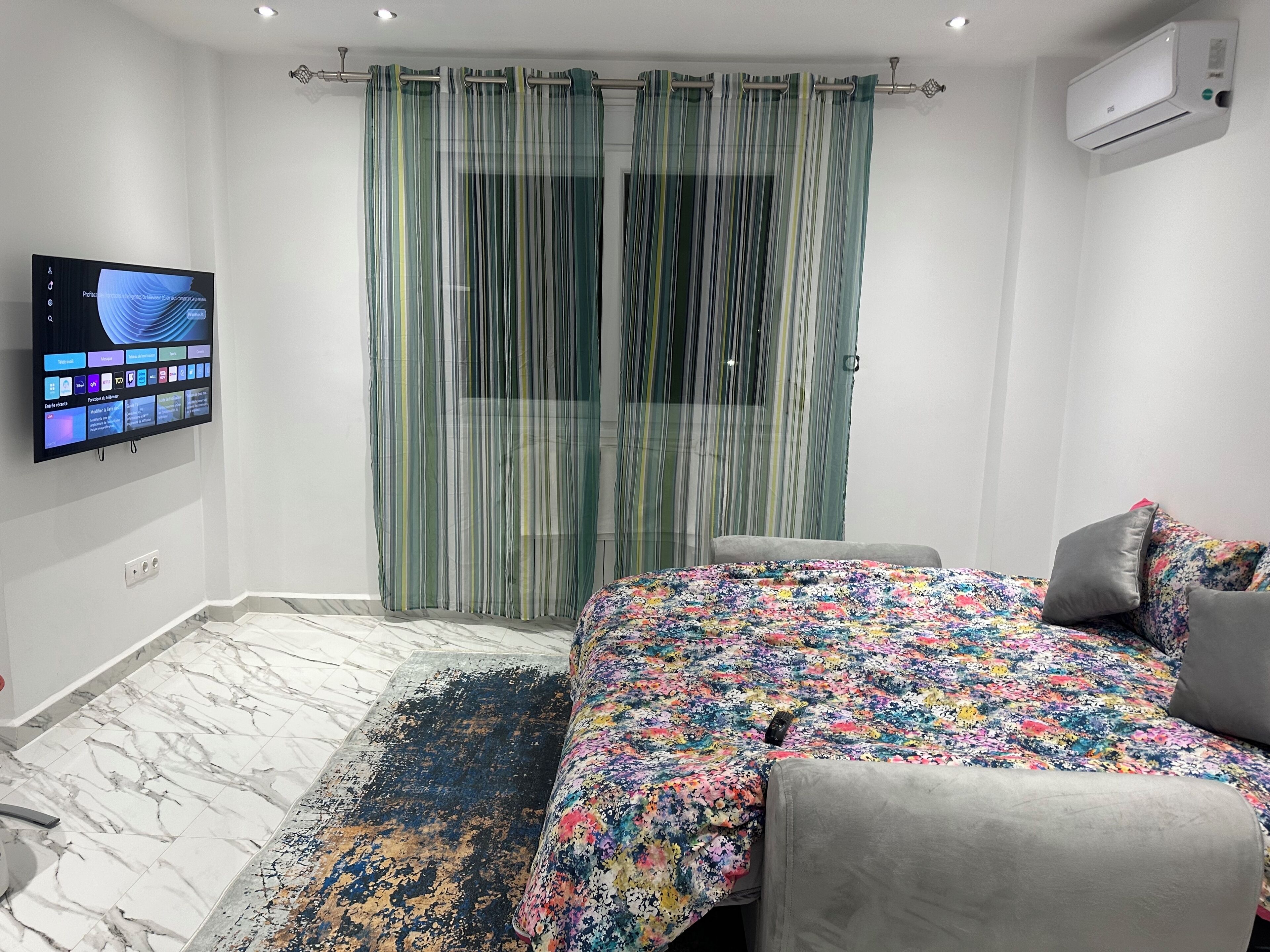 4 habitaciones, tabla de planchar con plancha, cuna de viaje y wifi 