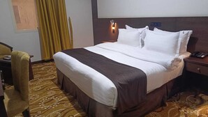 Double Room, 1 Queen Bed | In-room safe, blackout drapes, WiFi (free) - Al Rabeh Hotel (Makkah)