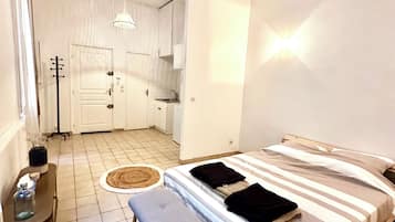 1 slaapkamer, een strijkplank/strijkijzer, gratis wifi, beddengoed