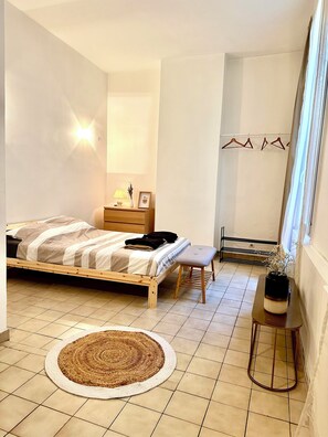 1 chambre, fer et planche à repasser, Wi-Fi gratuit, draps fournis