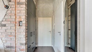 Exclusive apartman | Hipoallergén ágynemű és laptophoz jól használható munkafelület