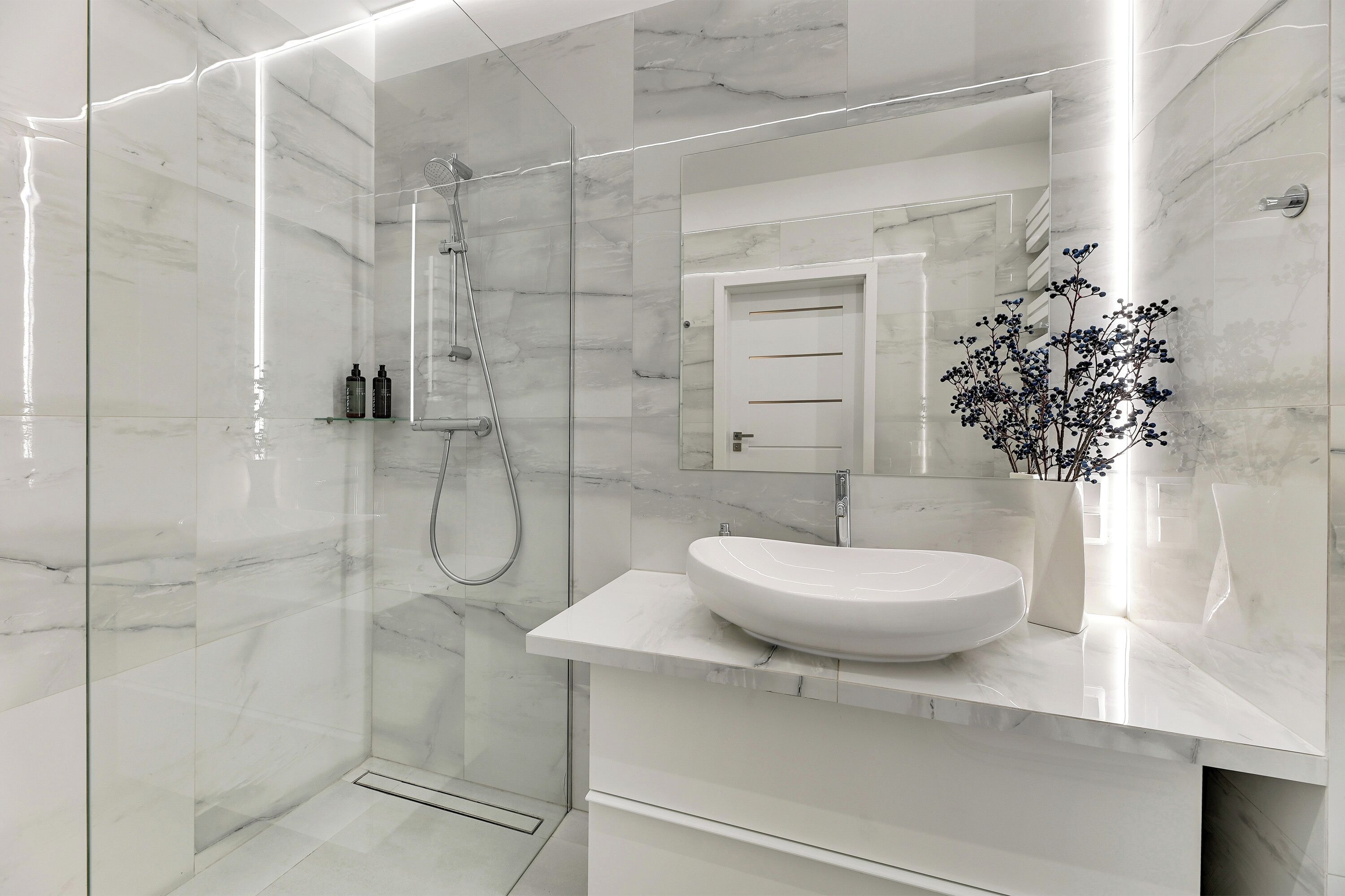 Exclusive Apartment | Bathroom | Free toiletries, hair dryer, towels, soap