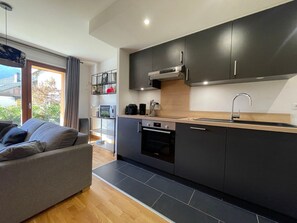 Kühlschrank, Mikrowelle, Ofen, Geschirrspüler