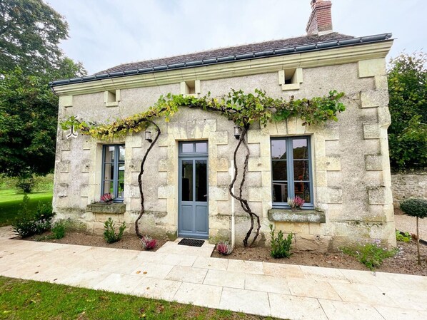 Exterior - Charming cottage in Touraine with garden, near Loire castles (Avon-les-Roches)