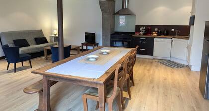 Authentic Cottage in Villemurlin with Garden and Parking