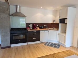 Fridge, microwave, oven, dishwasher