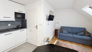 Interior - 2-room apartment, 5 people, parking, near the beach (Le Home Varaville)