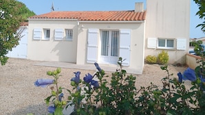 Exterior - Quiet Vacation Home - Pets Allowed (La Faute-sur-Mer)