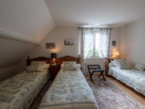 2 bedrooms, bed sheets - Comfortable family suite with WiFi in Saint-Benoît-sur-Loire, pets allowed (Saint-Benoît-sur-Loire)