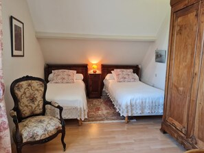 2 bedrooms, bed sheets - Comfortable family suite with WiFi in Saint-Benoît-sur-Loire, pets allowed (Saint-Benoît-sur-Loire)