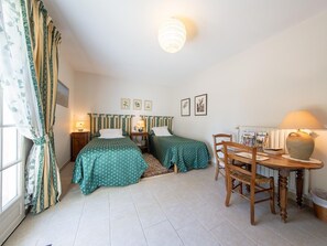 1 habitación, wifi y ropa de cama
