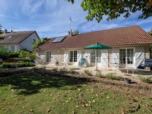 Exterior - Room La Loire - Disabled Access, WiFi, Pets Allowed (Saint-Benoît-sur-Loire)