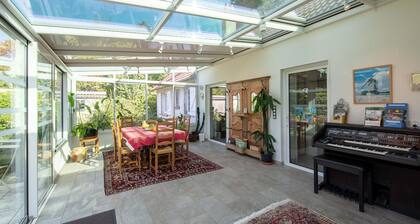 Charmante chambre avec terrasse privée et wifi à Saint-Benoßt-sur-Loire