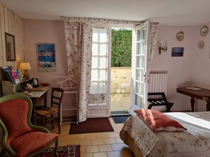 Unclassified image, 5 of 7, button - Charming room with private terrace and wifi in Saint-Benoît-sur-Loire (Saint-Benoît-sur-Loire)