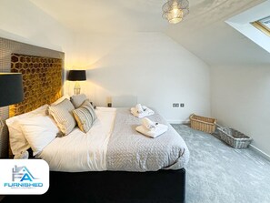 3 bedrooms, desk, iron/ironing board, free WiFi