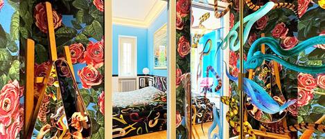 1 dormitori, planxa i posts de planxar, wifi i roba de llit