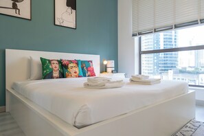 Departamento Deluxe, vista al canal | 1 habitación, escritorio, tabla de planchar con plancha y wifi gratis 