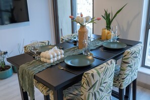 Departamento Deluxe, vista al canal | Comedor