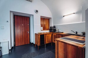 Coffee/tea maker, fridge, microwave, cookware/dishes/utensils - Joy City Stay Paul Chinezu 3 (Timișoara)