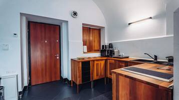 Fridge, microwave, coffee/tea maker, cookware/dishes/utensils