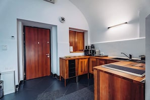 Fridge, microwave, coffee/tea maker, cookware/dishes/utensils