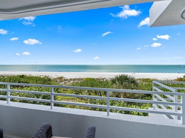 Property grounds - Lovely 2 Bedroom Condo with Sugar Sand Beach Views (Marco Island)