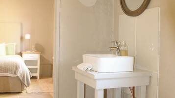 2 bedrooms, bed sheets