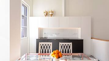 Apartamento (2 Bedrooms) | Cozinha privada | Geladeira, micro-ondas, cooktop, máquina de café expresso