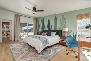 5 bedrooms, desk, iron/ironing board, travel crib - Gorgeous 5br/3bath home with resort-like backyard (Tucson)