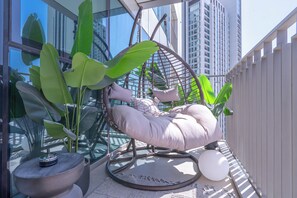 Leilighet – standard, balkong, byutsikt | Balkong