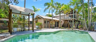 Driftwood - Rainbow Shores. Swimming pool, Wifi, beds made. Gorgeous home.