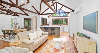 Driftwood - Rainbow Shores. Swimming pool, Wifi, beds made. Gorgeous home.
