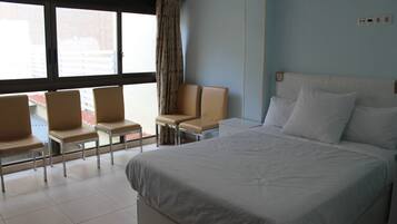 7 bedrooms, desk, free WiFi, bed sheets