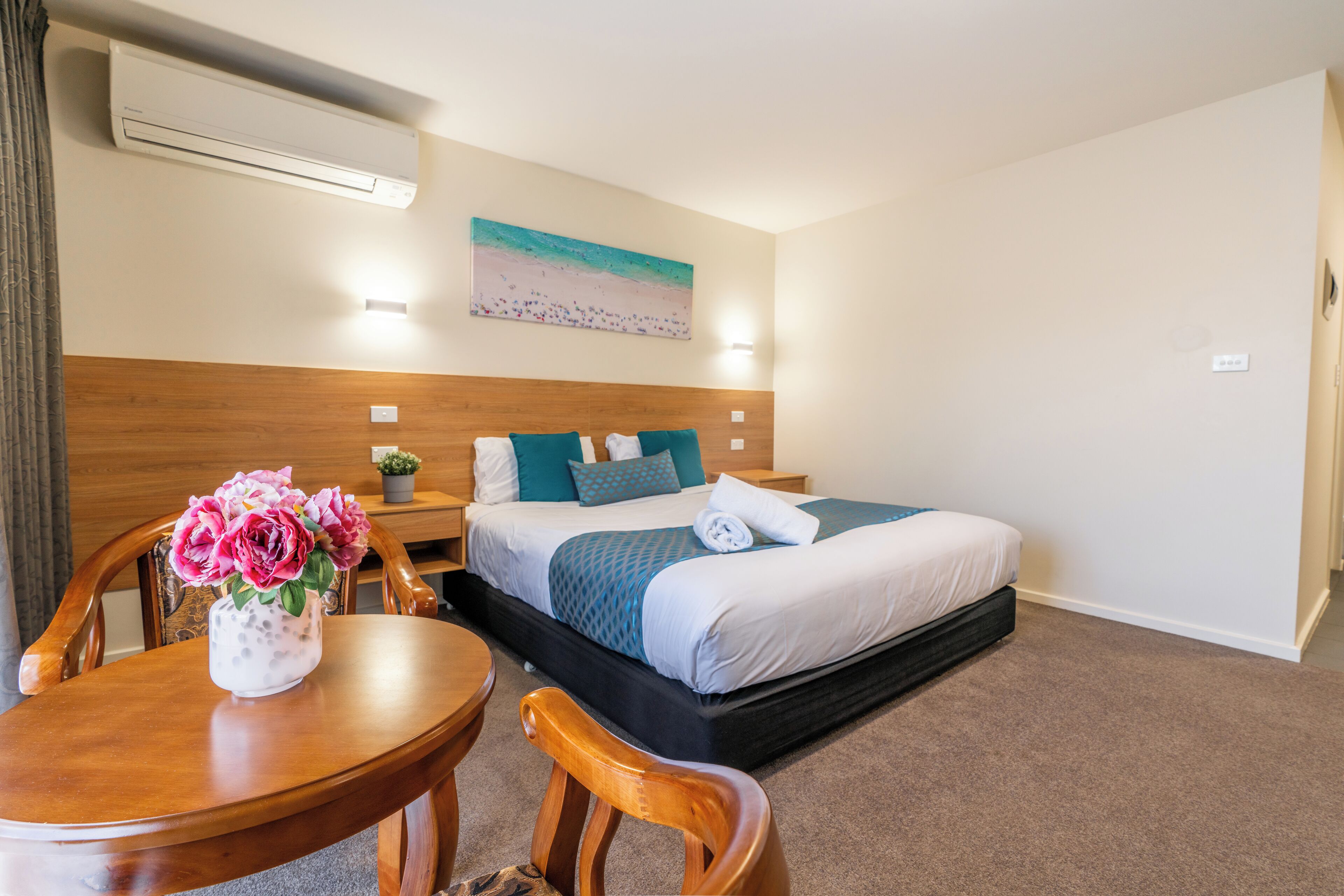 Skrivebord, skrivebord for bærbar PC og strykejern/-brett