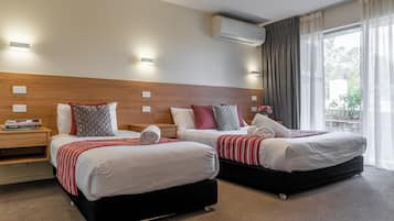 Desk, laptop workspace, iron/ironing board, free WiFi