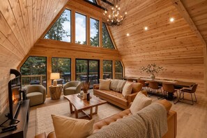 TV, video games - Apex A-Frame | Lake Access | Hot Tub | Fire Pit (Blakeslee)
