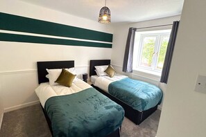 5 chambres, bureau, fer et planche à repasser, Wi-Fi