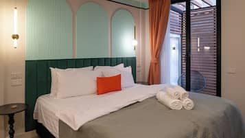 Brankas dan didekorasi berbeda-beda