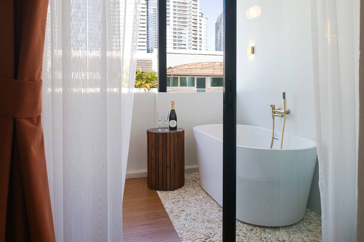 Design-Studiosuite, mit Bad, Stadtblick | Blick vom Balkon