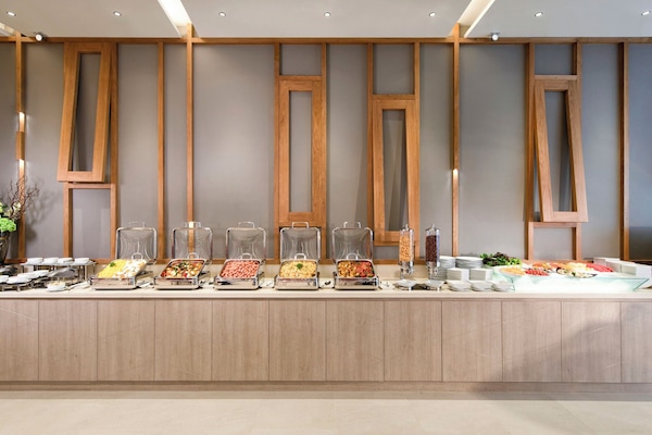 Daily buffet breakfast for a fee